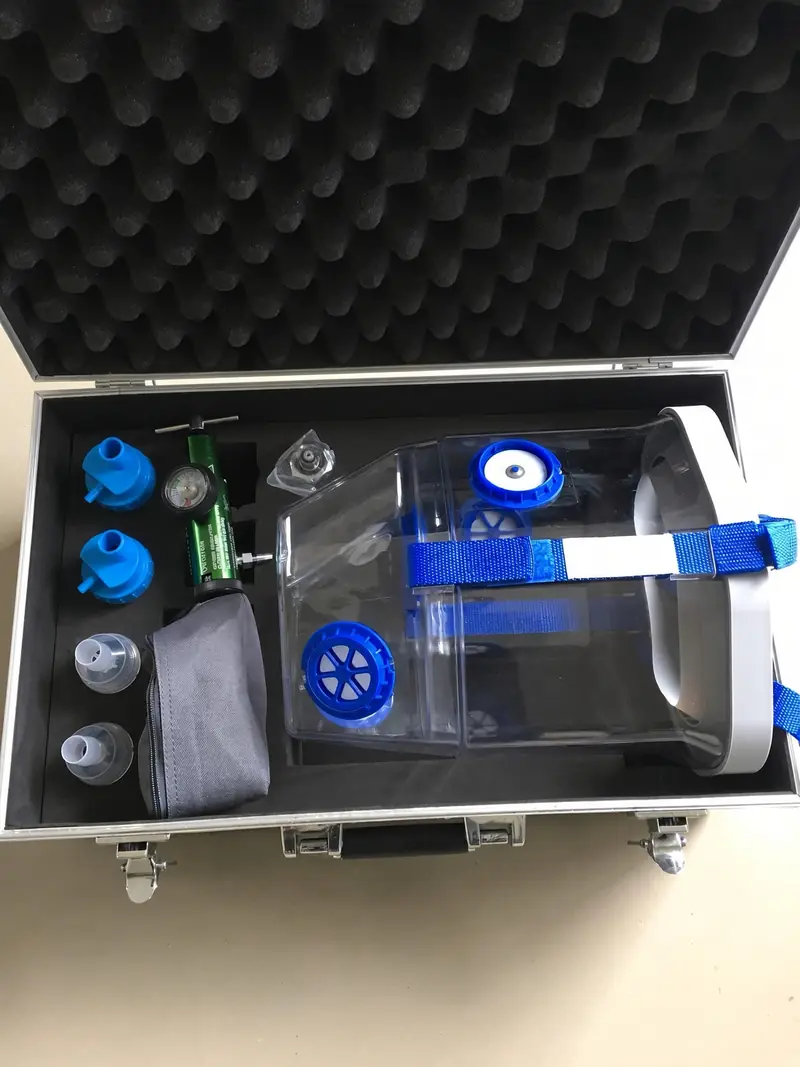 Open aluminium case with the Horse Neb mask, cups, oxygen regulator and fitted foam